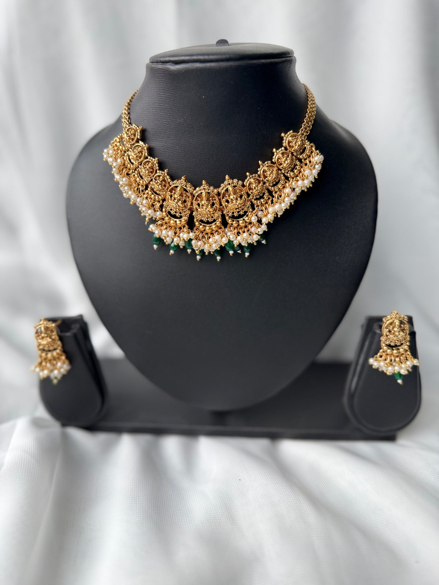 Short Necklace Set