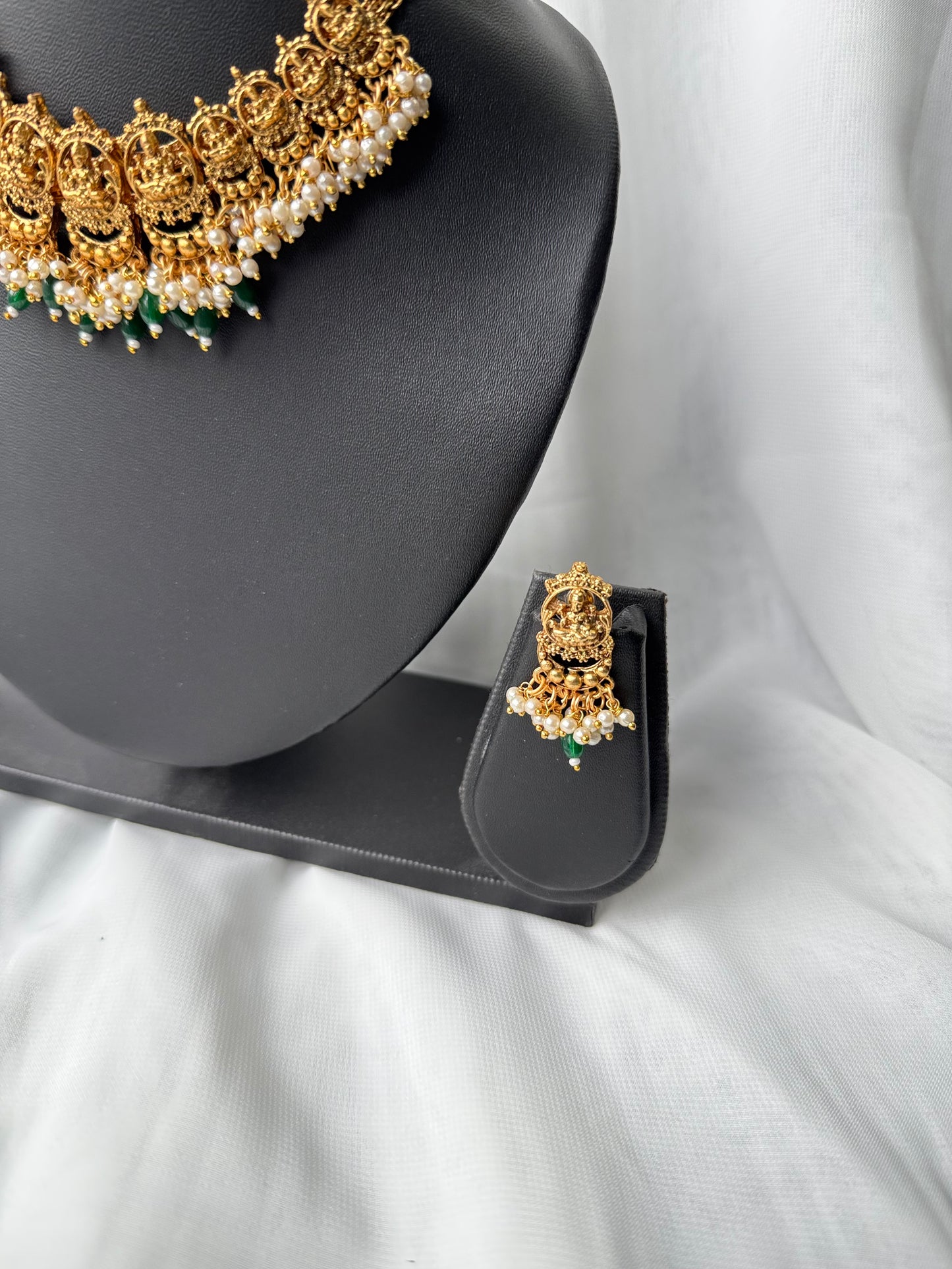 Short Necklace Set