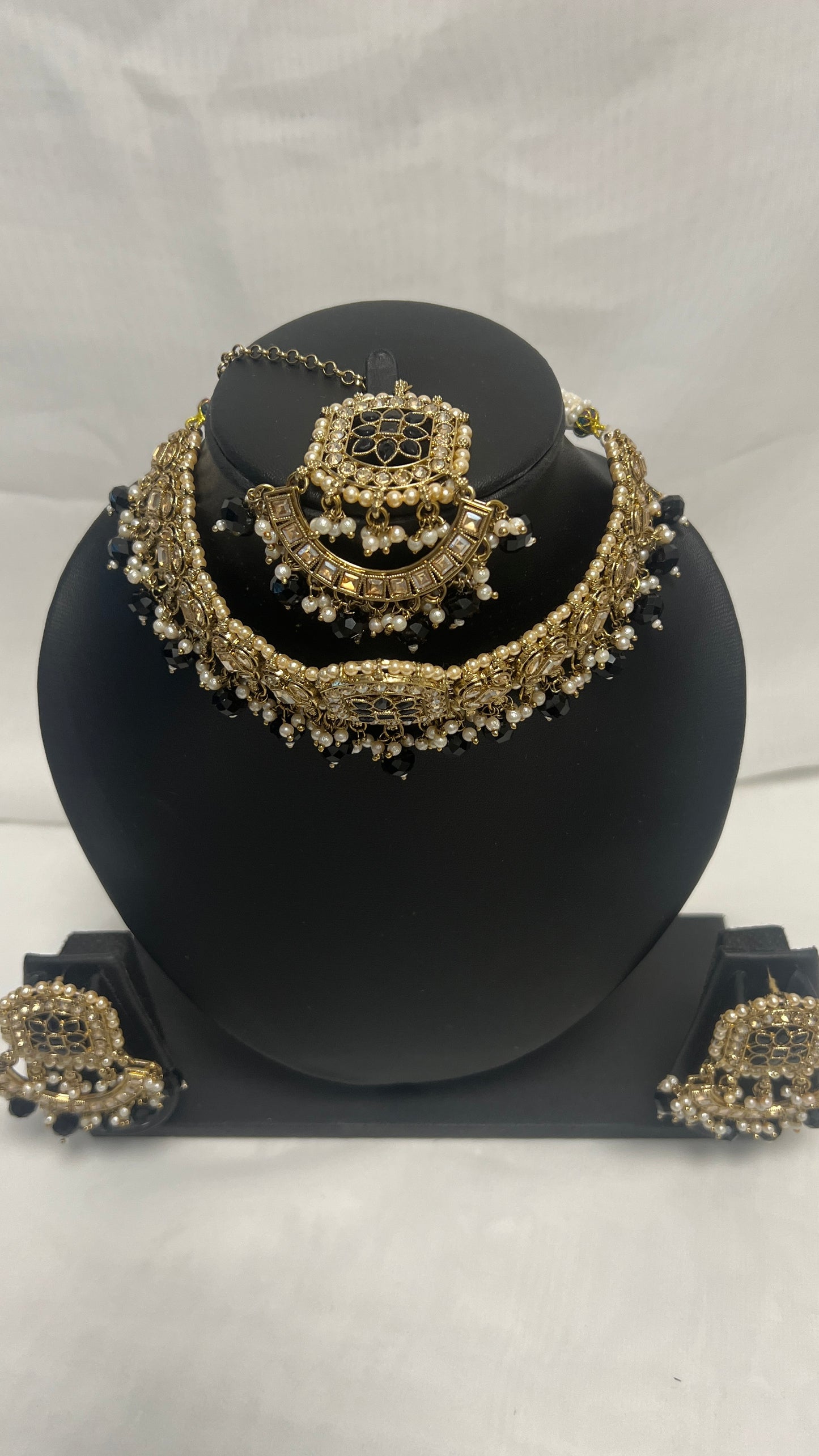 Black Party Necklace 03