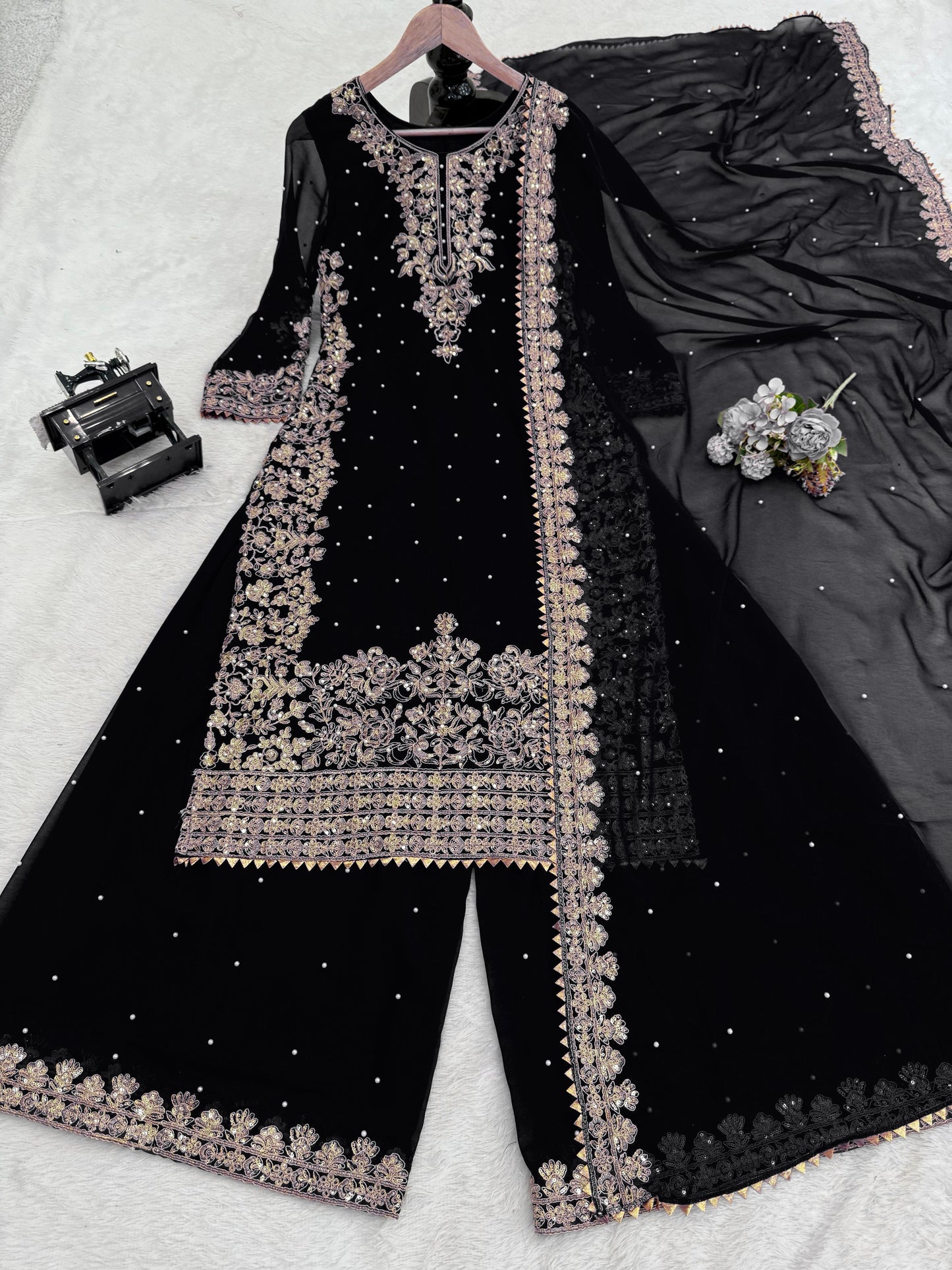 Mahira Sharara Shiny Black