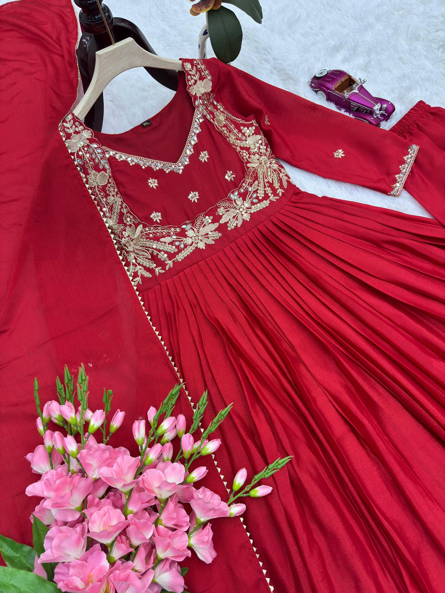 Nazakat Anarkal Red