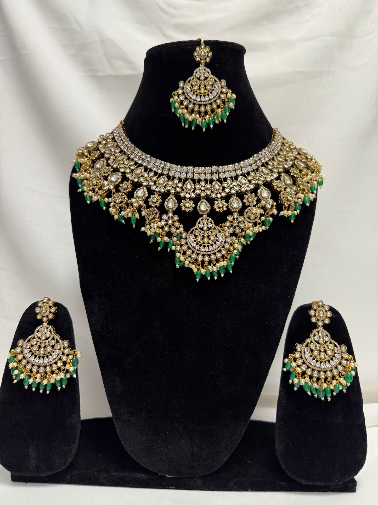 Green Party Necklace 07