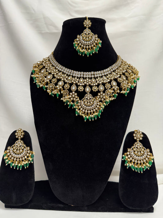 Green Party Necklace 07