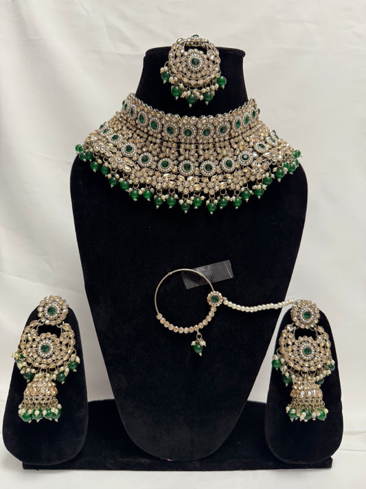 Green Party Necklace 197