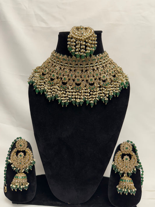 Green Party Necklace 195