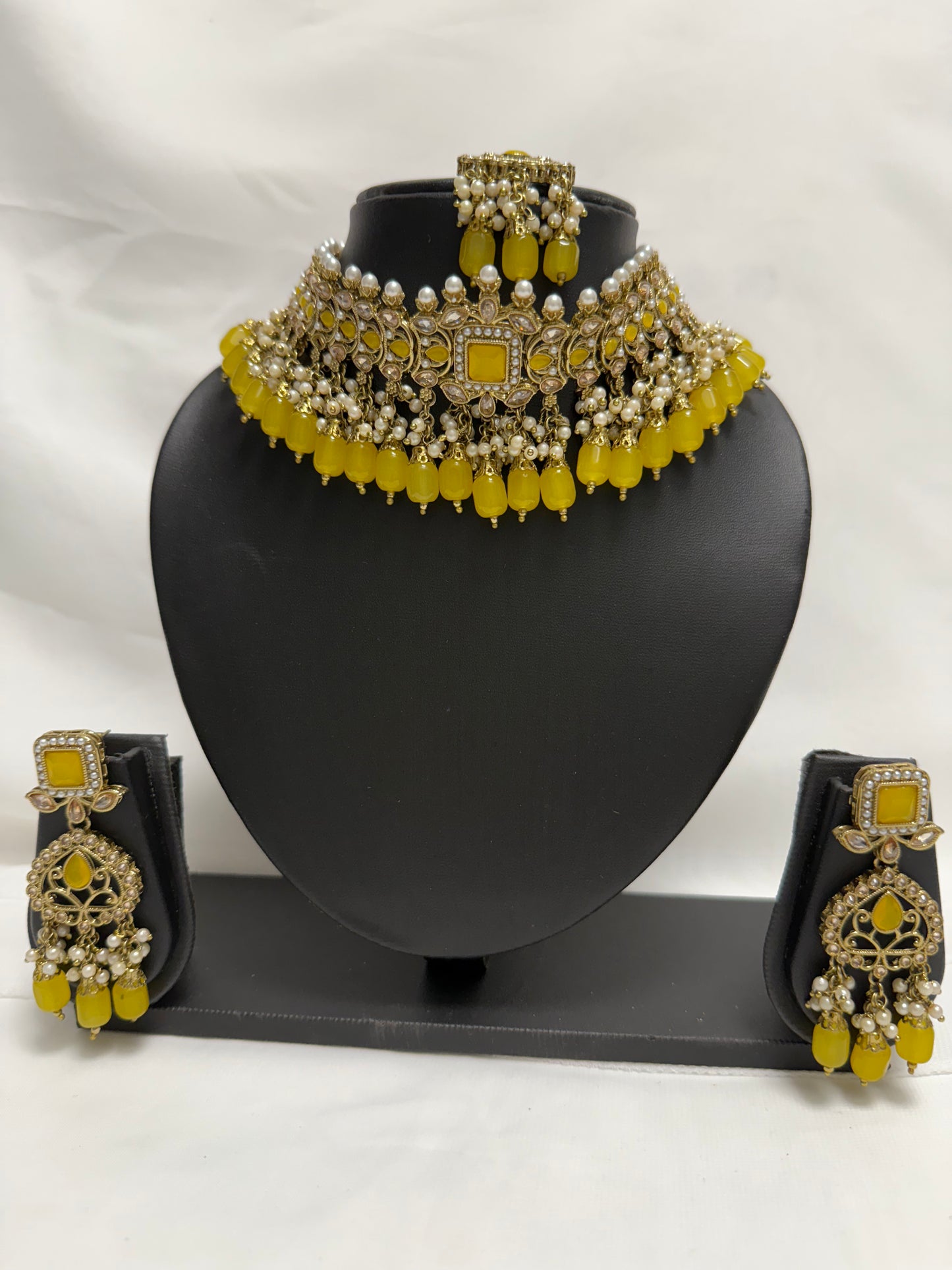 Yellow Party Necklace 10