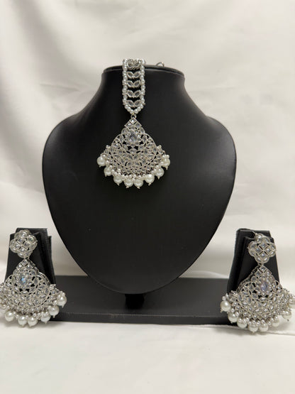 Silver Earrings with Tikka 204