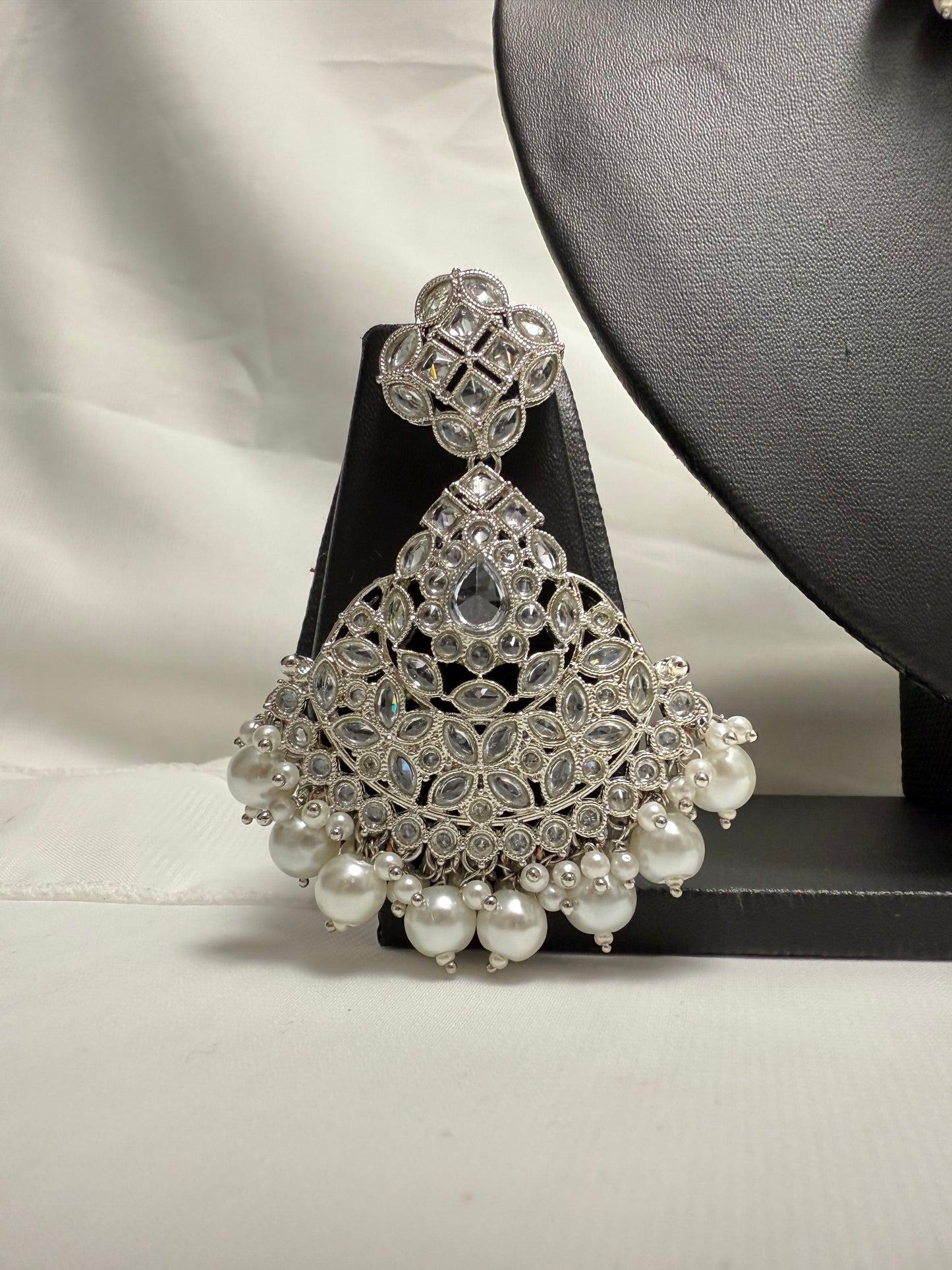 Silver Earrings with Tikka 204