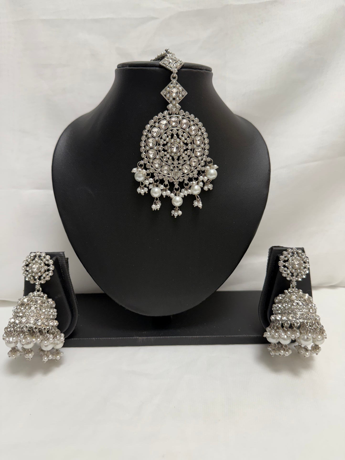 Silver Earrings with Tikka 173