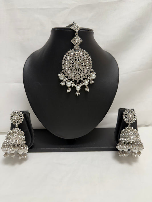 Silver Earrings with Tikka 173