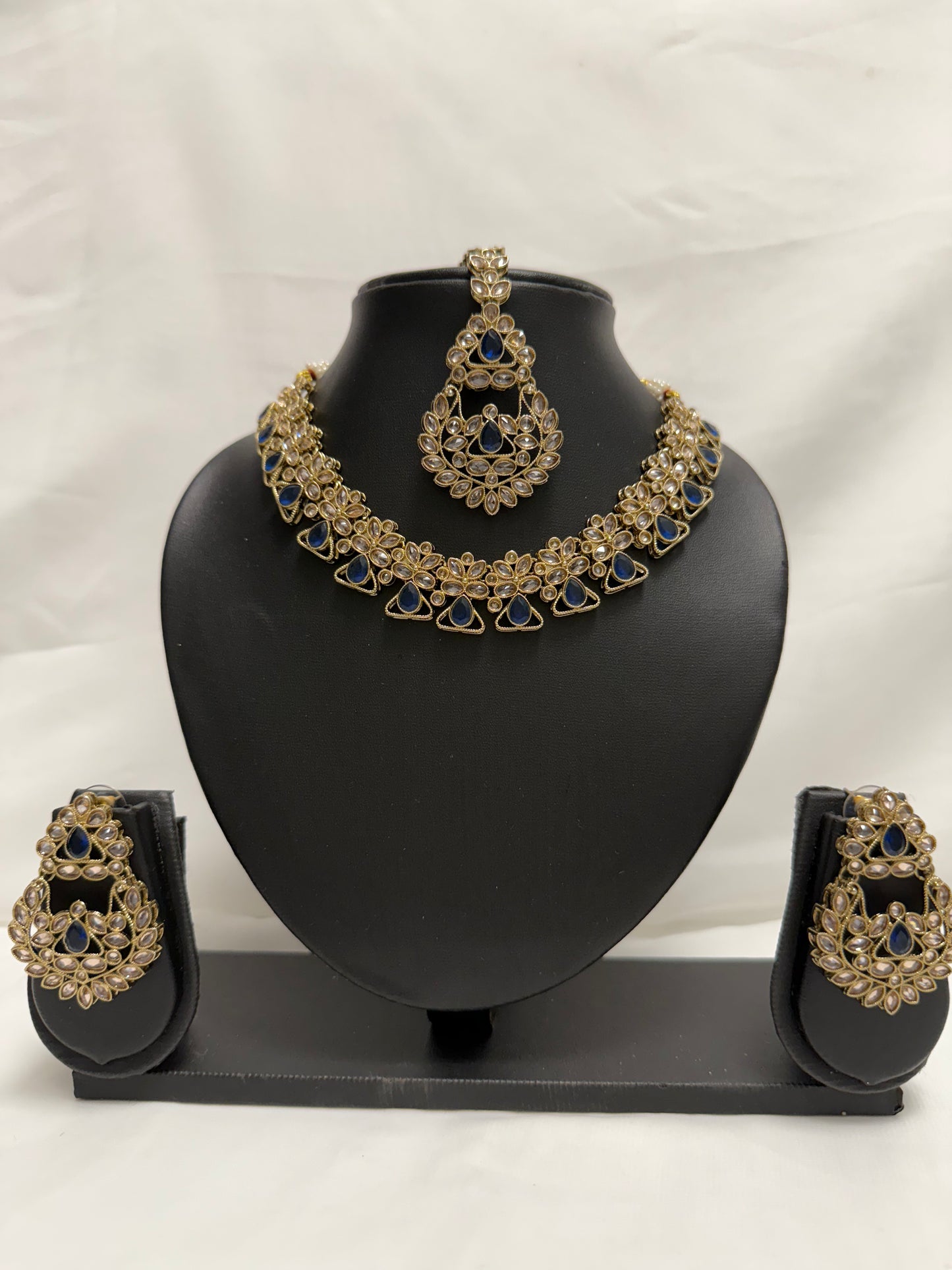 Blue Party Necklace 147