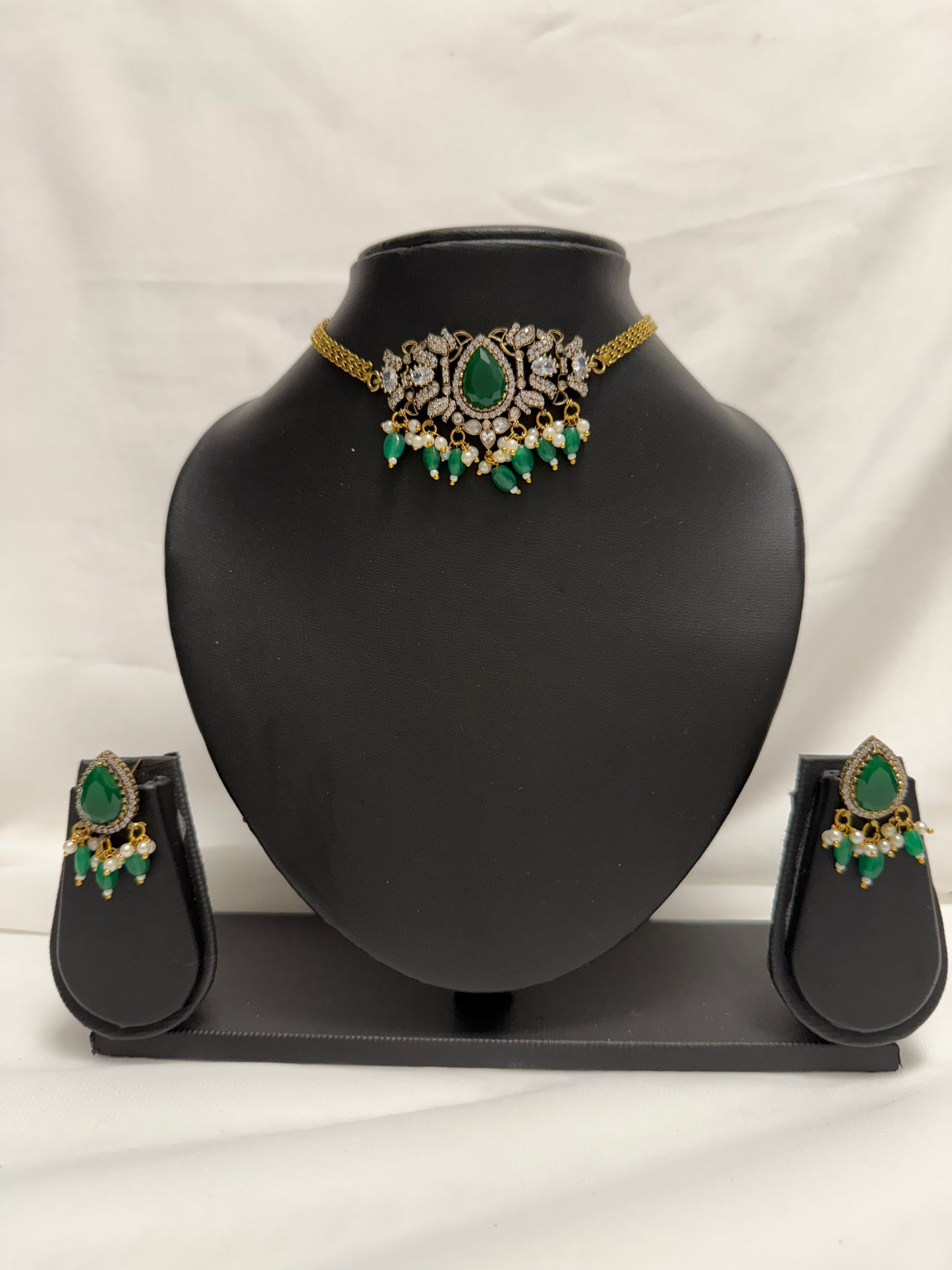 Green Traditional Choker 146