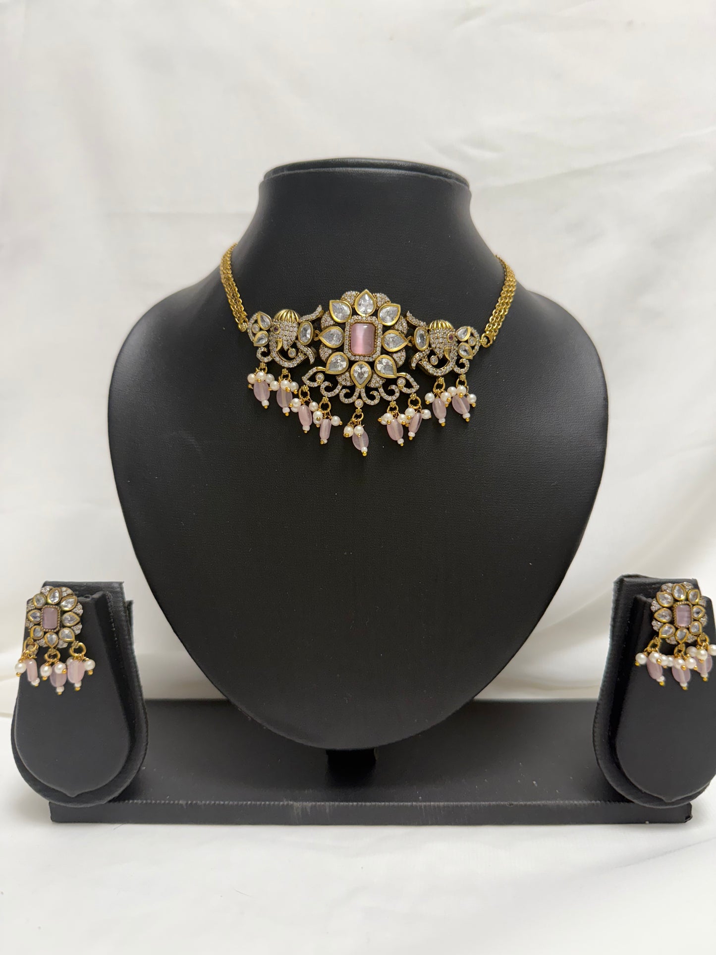 Rose Traditional Choker 69