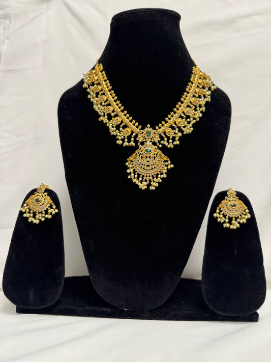 Gold Traditional Necklace 104