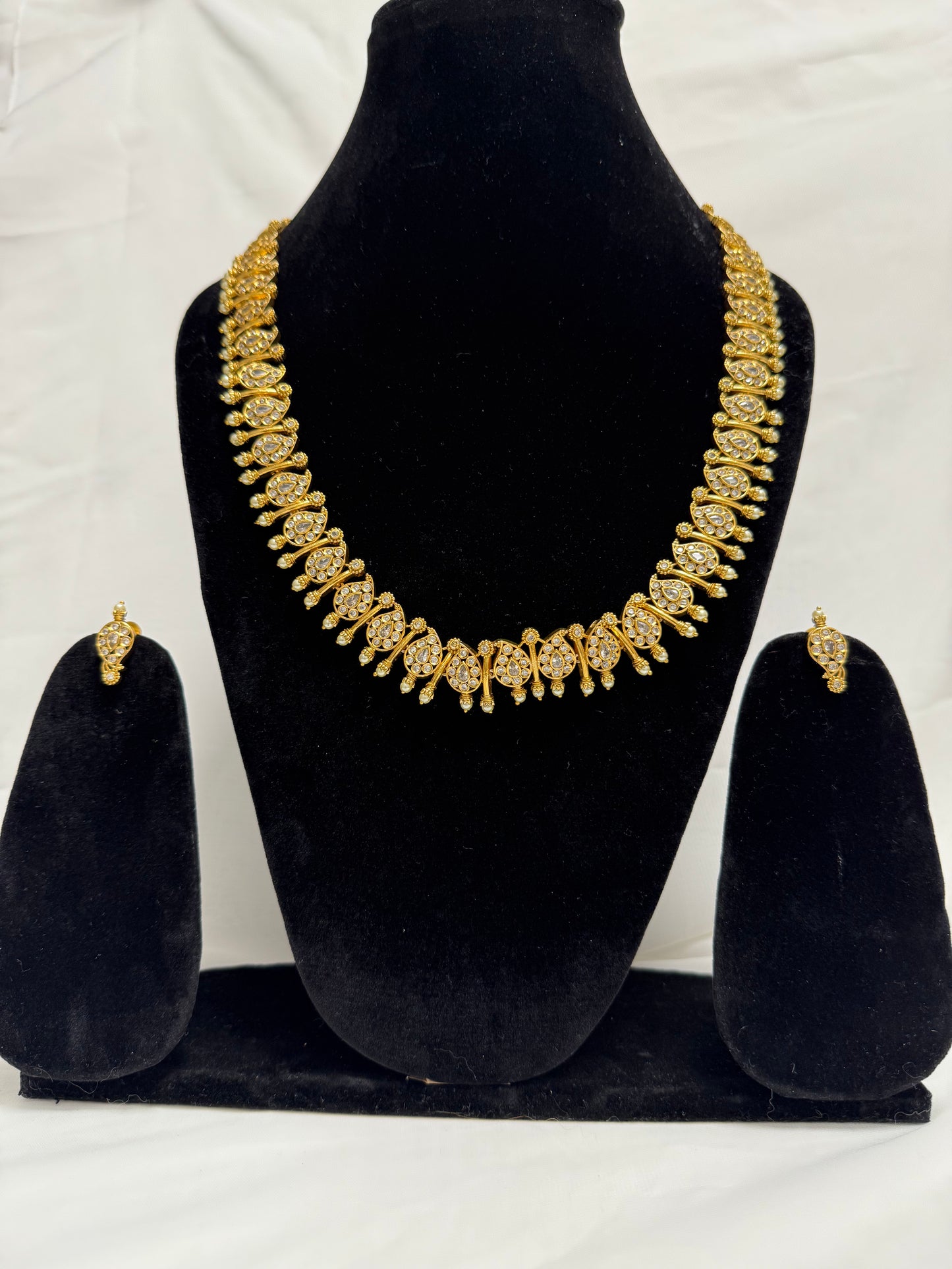 Gold Traditional Necklace 105