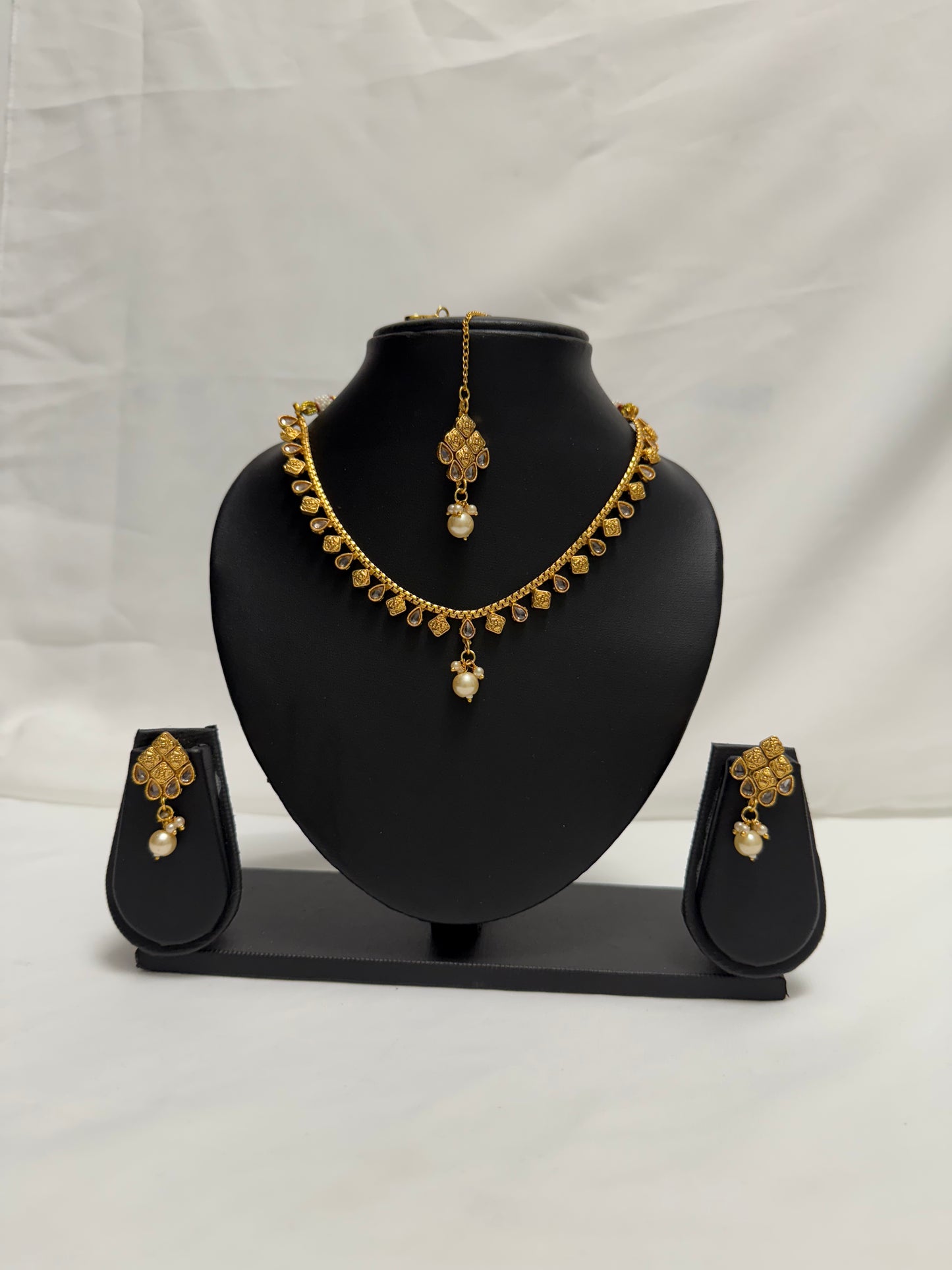 Gold Traditional Necklace 126