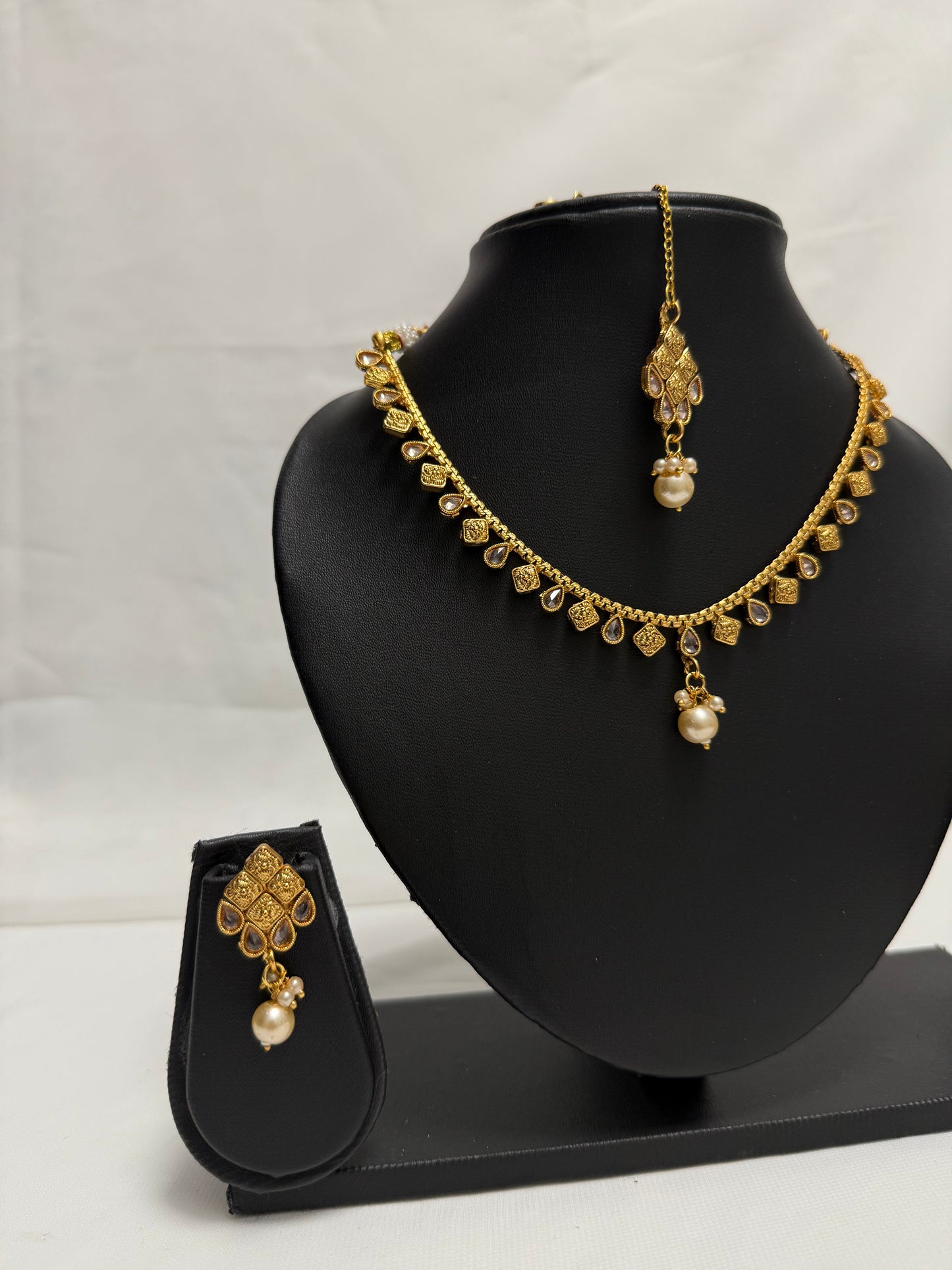 Gold Traditional Necklace 126
