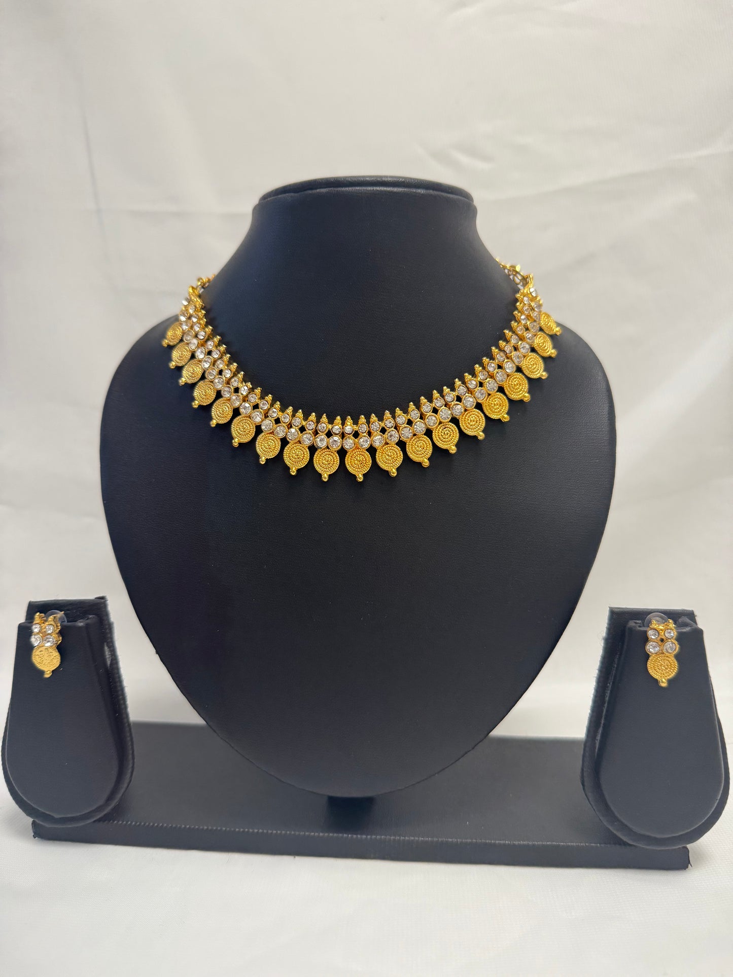 Gold Traditional Necklace 190