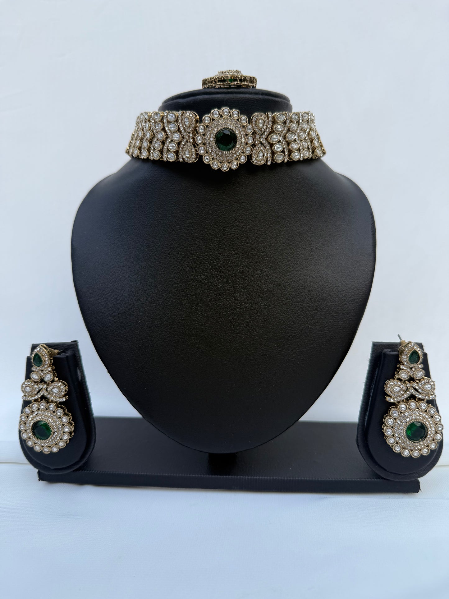 Green Party Chocker 214