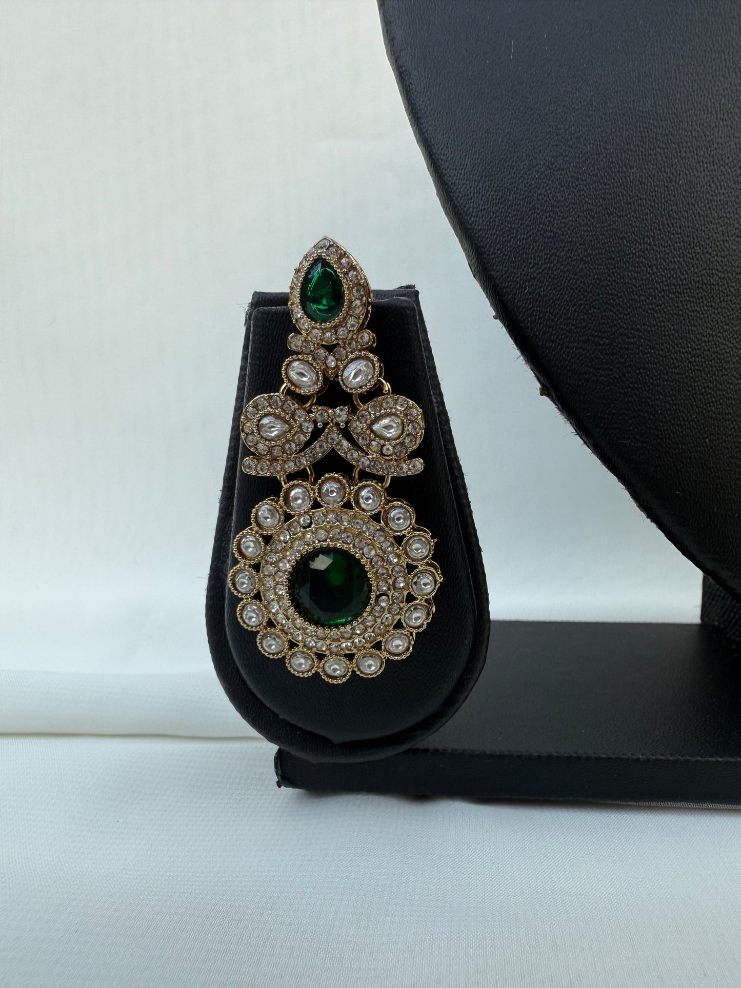 Green Party Chocker 214