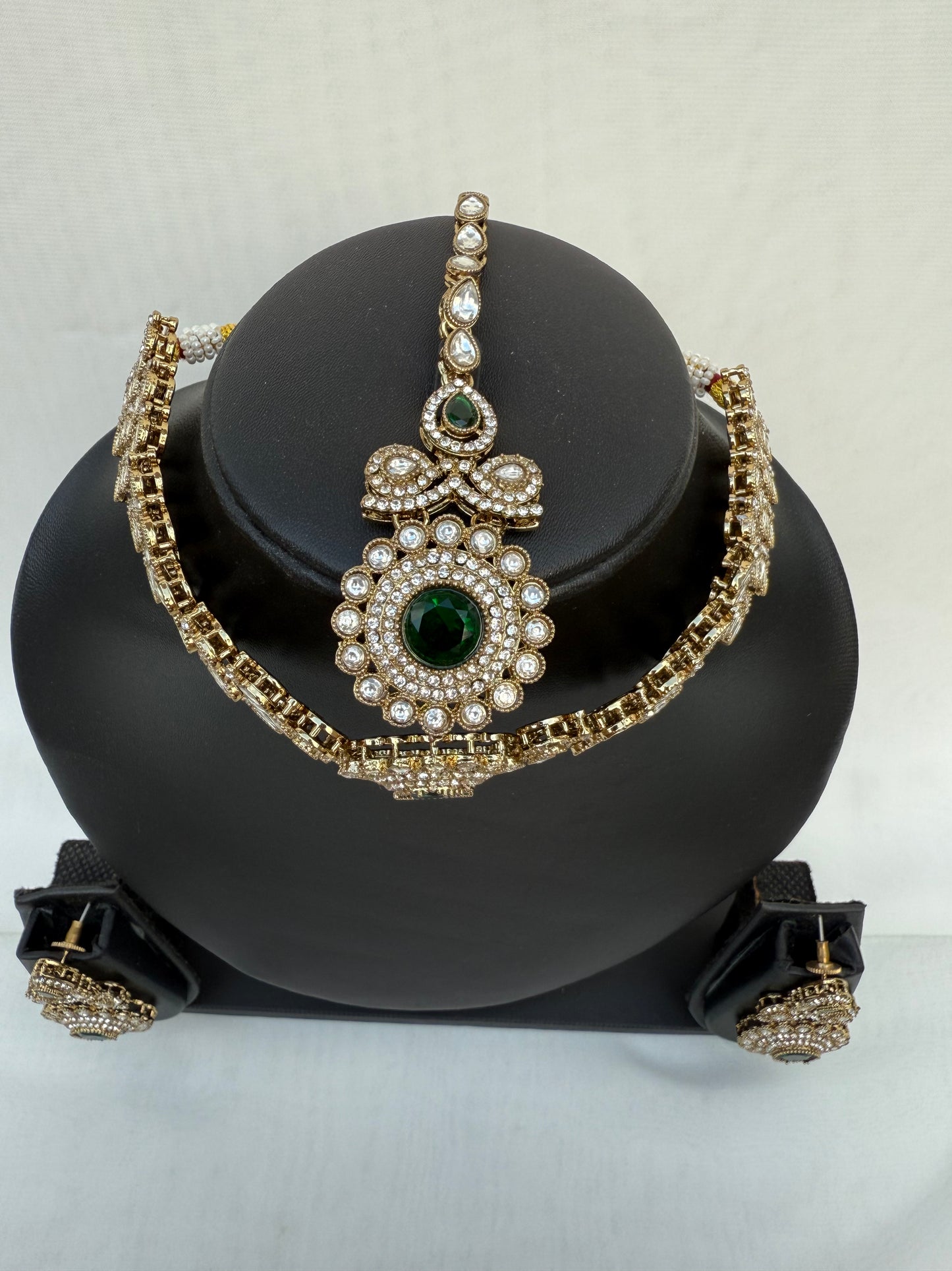 Green Party Chocker 214