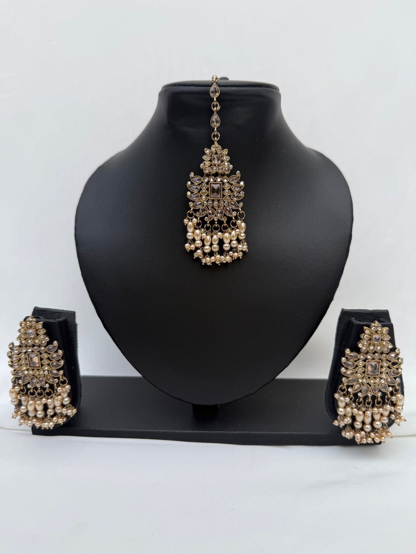 Gold Earrings with Tikka 219