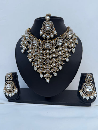 Gold Party Necklace 225