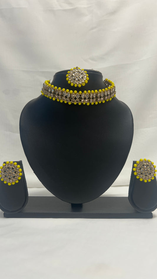 Yellow Party Necklace 02