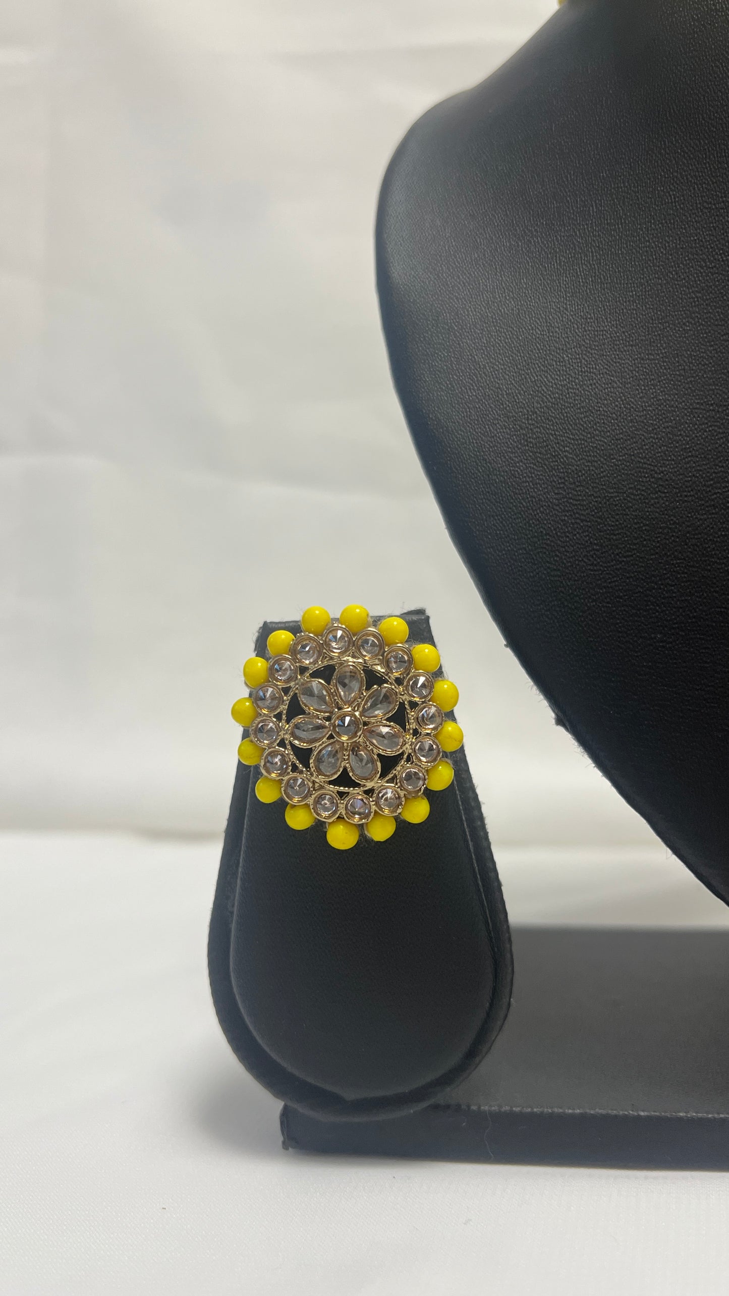 Yellow Party Necklace 02