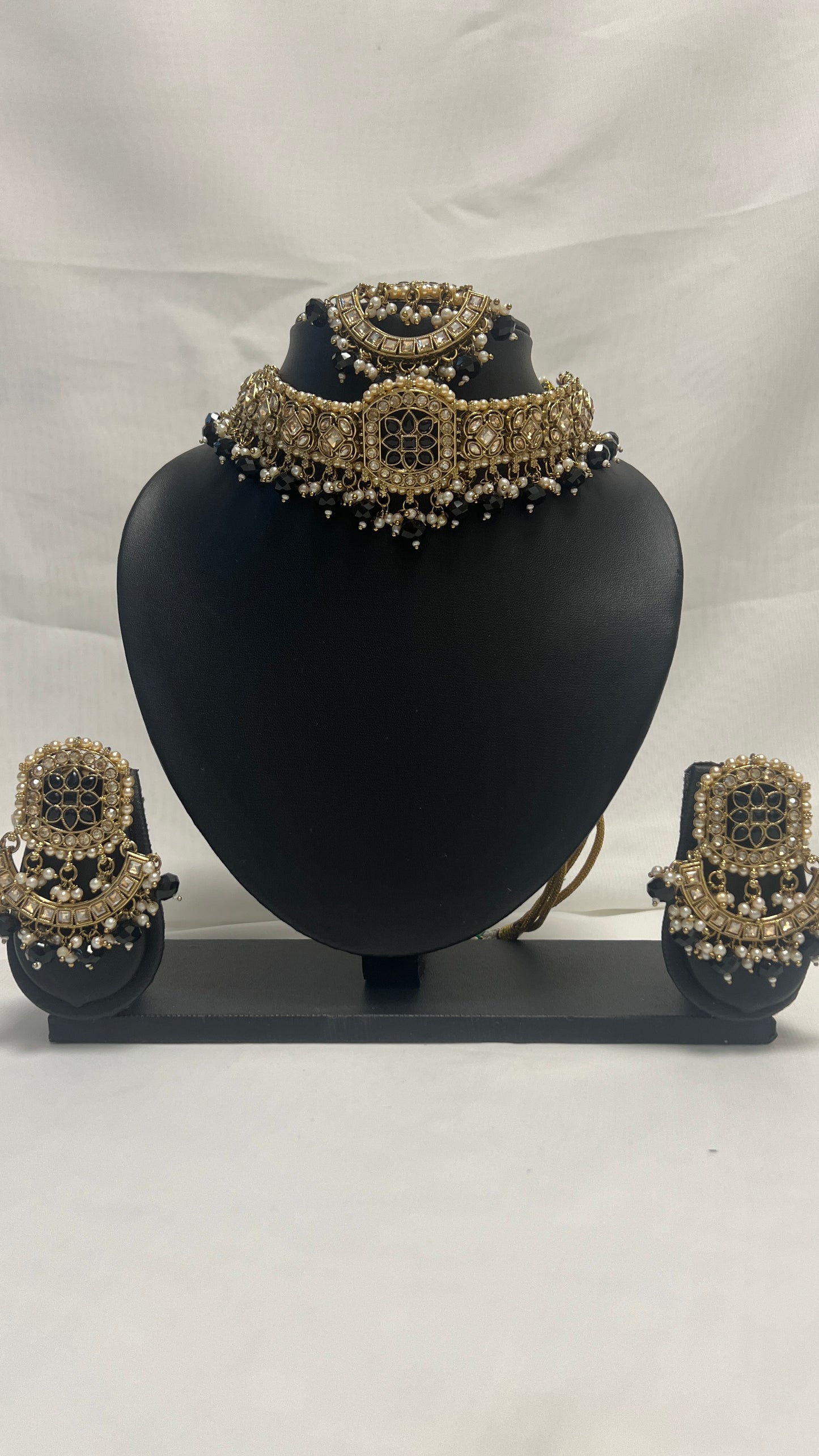 Black Party Necklace 03