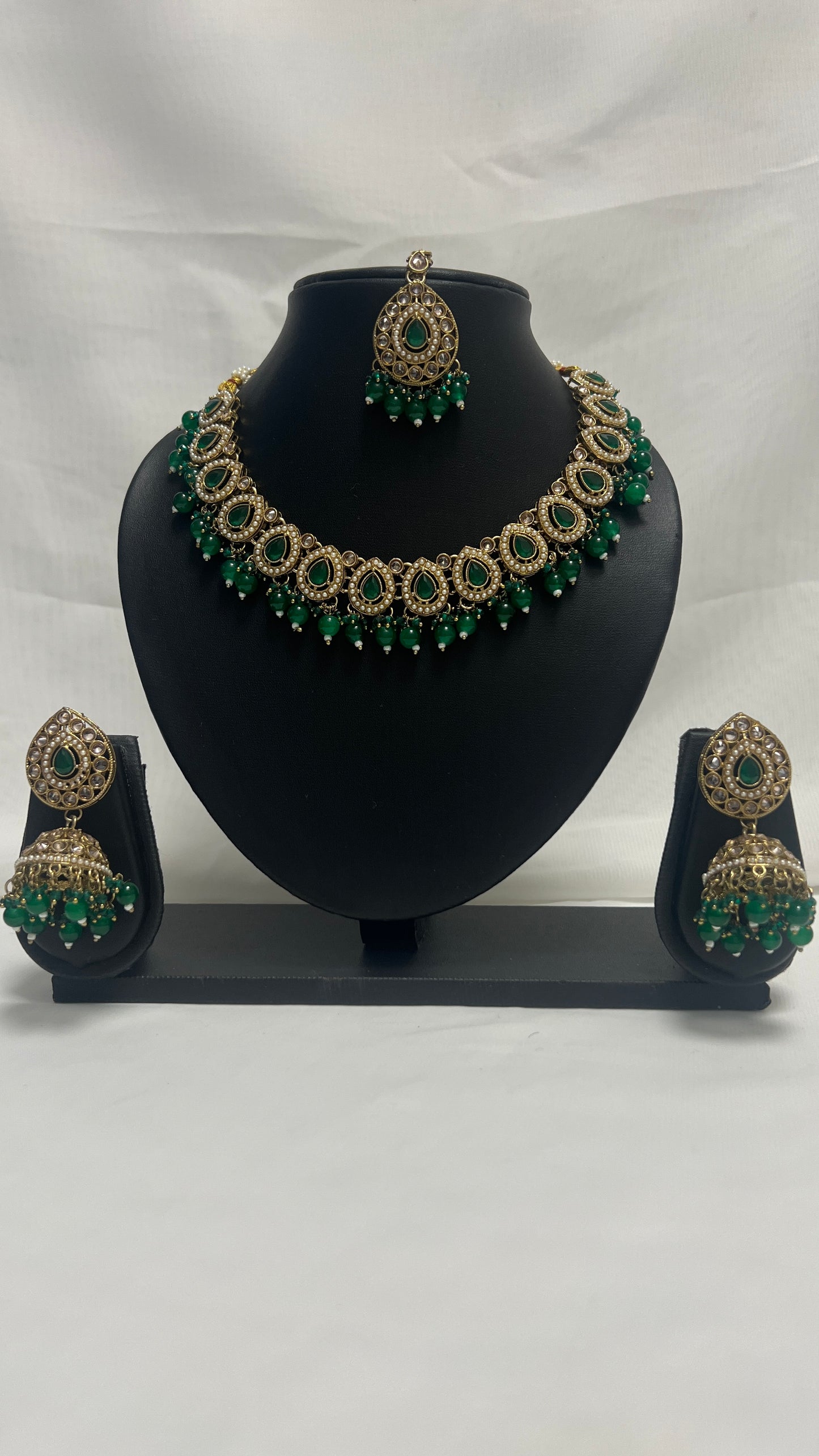 Green Party Necklace 57