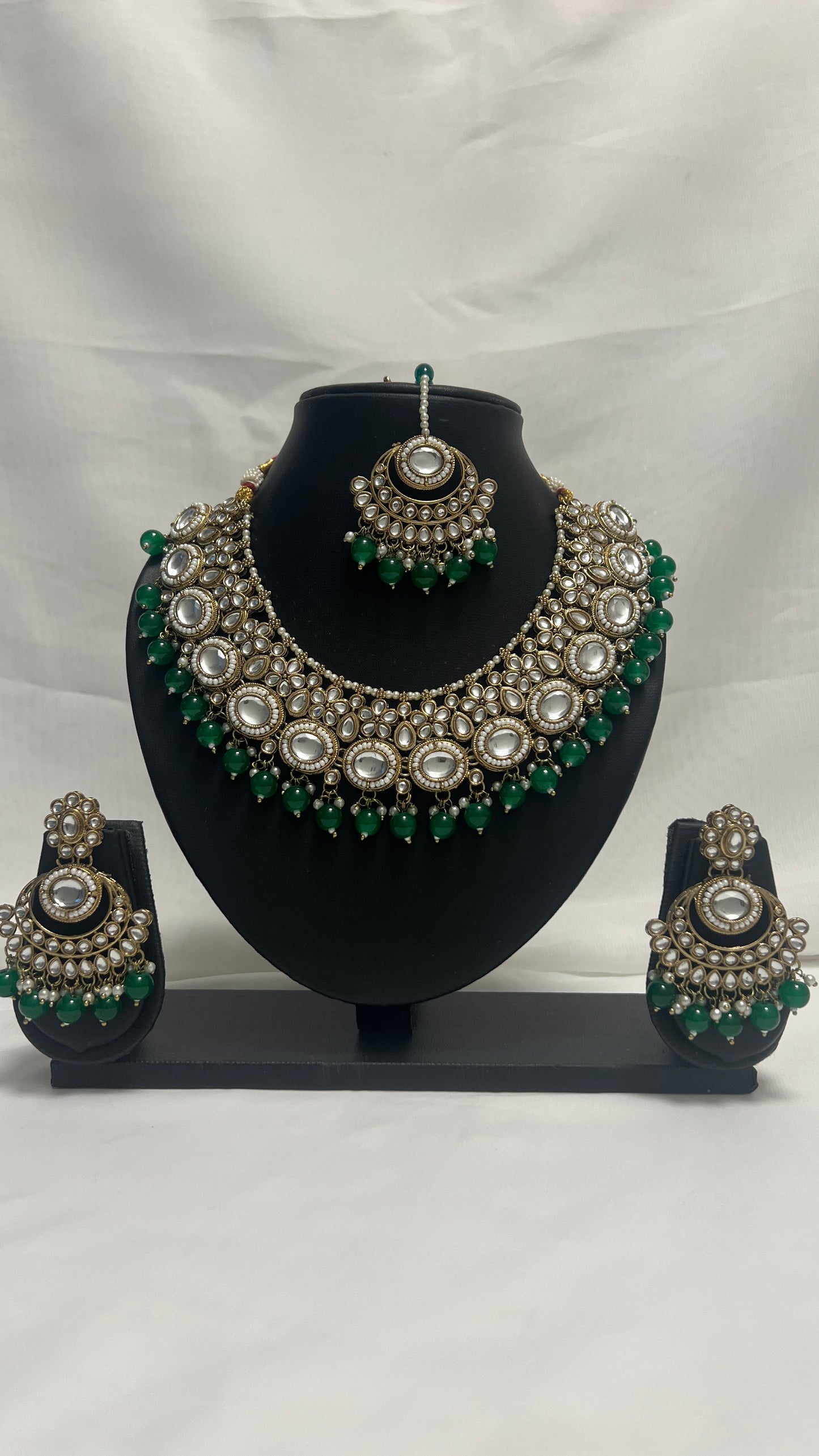 Green Party Necklace 82