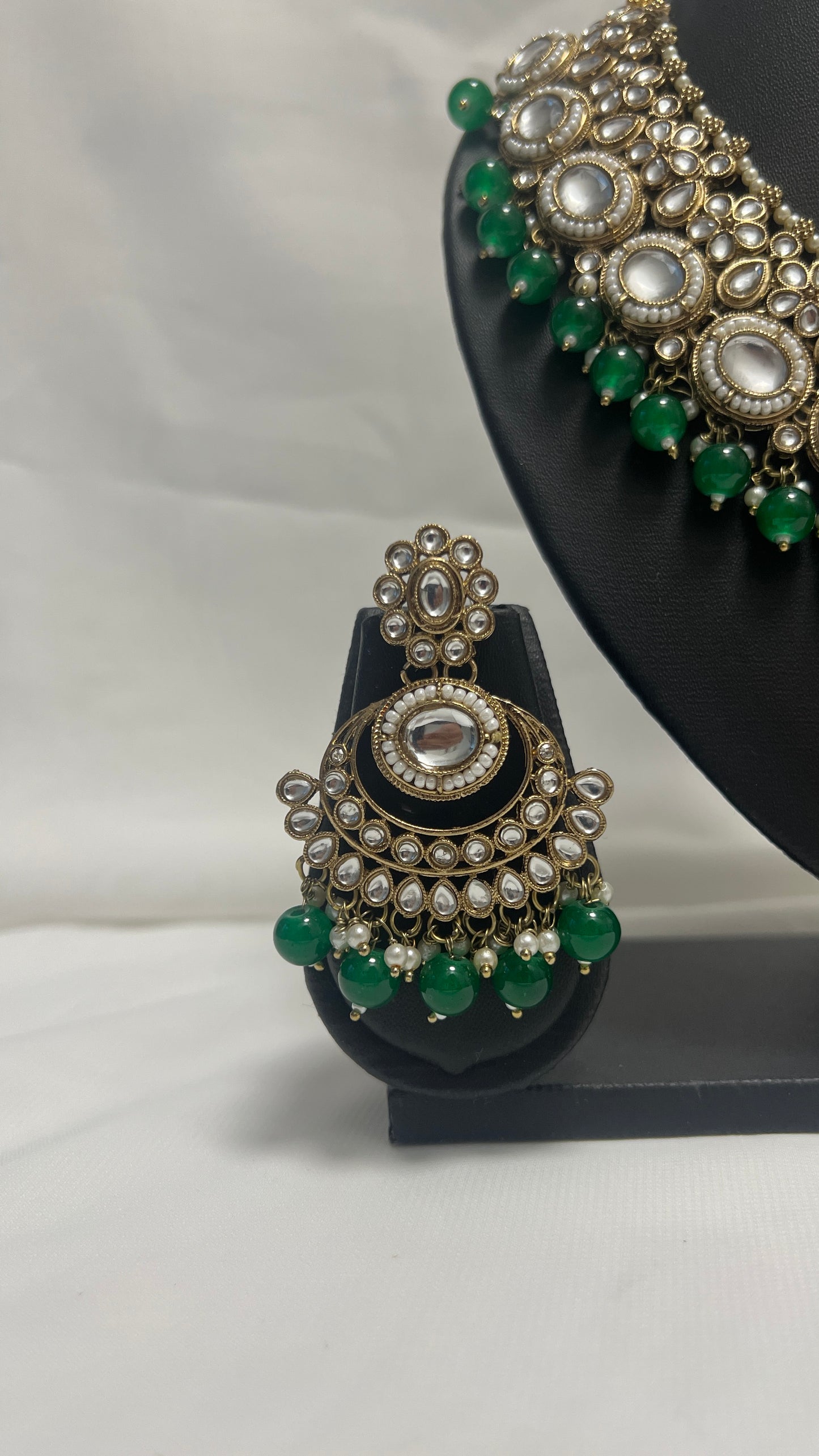 Green Party Necklace 82