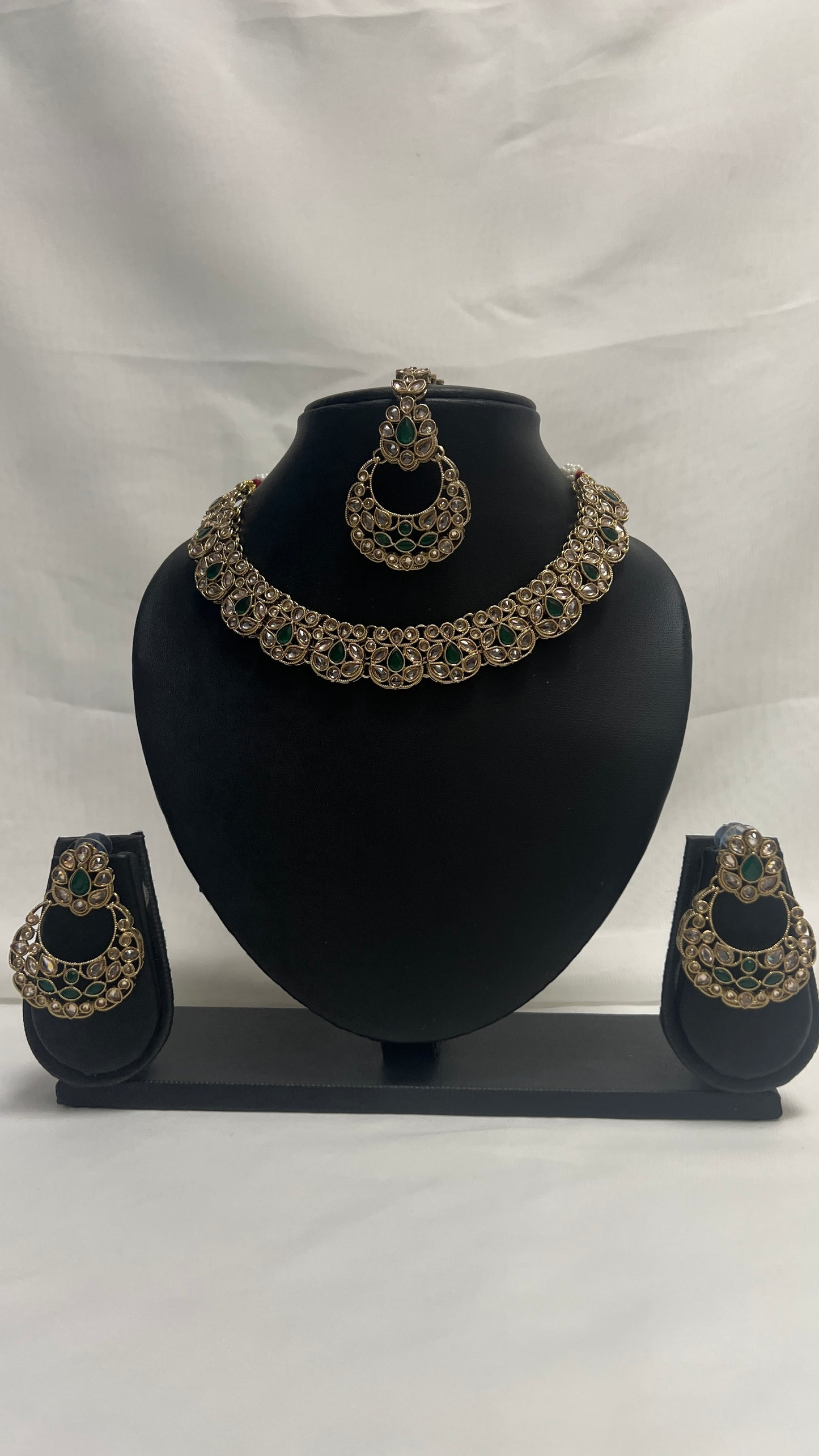 Green Party Necklace 109