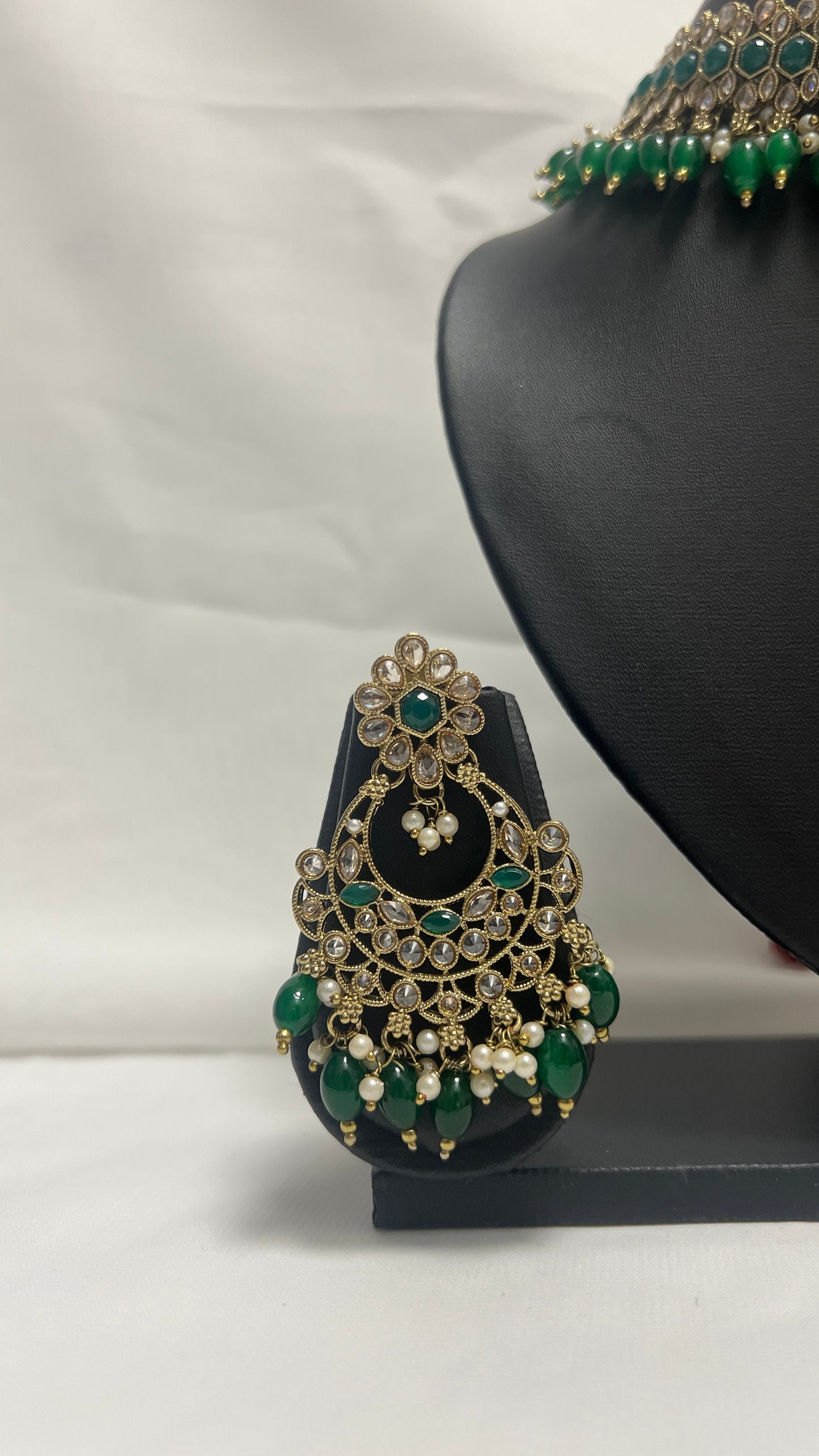 Green Party Necklace 110