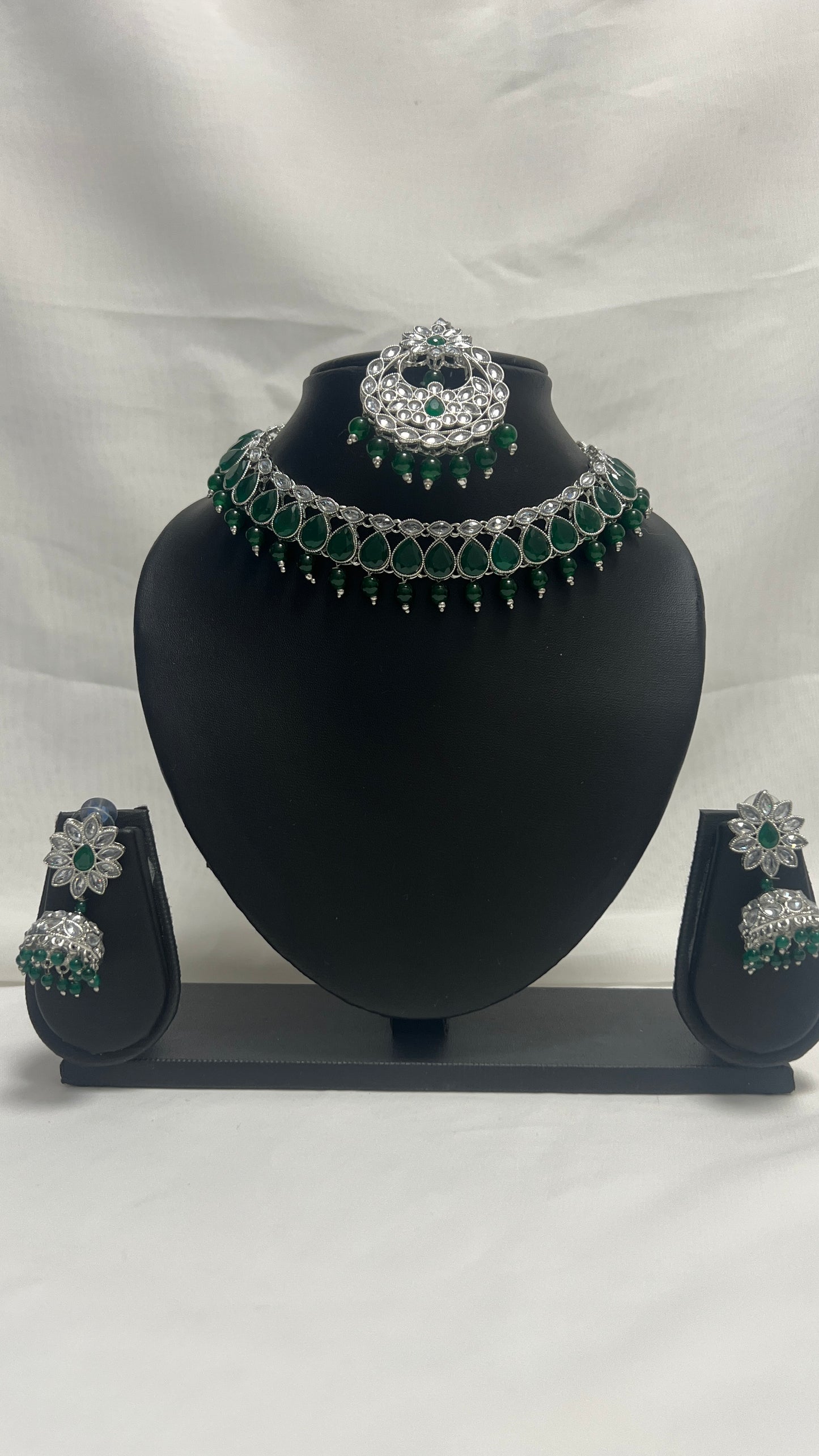 Green Party Necklace 76