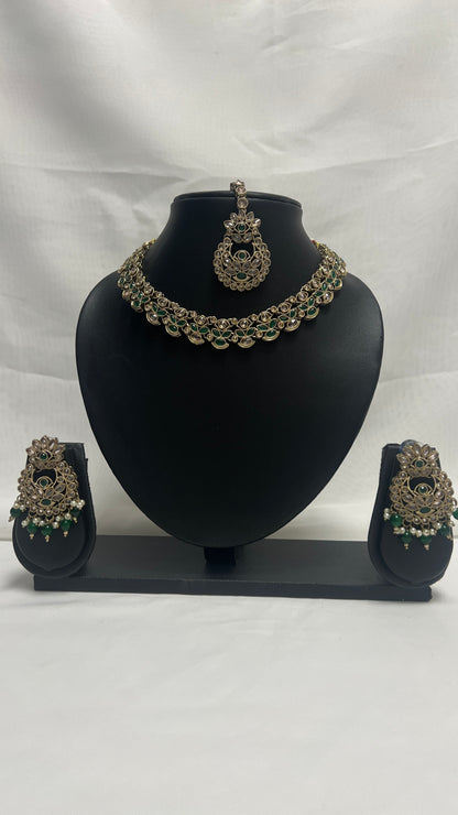 Green Party Necklace 162