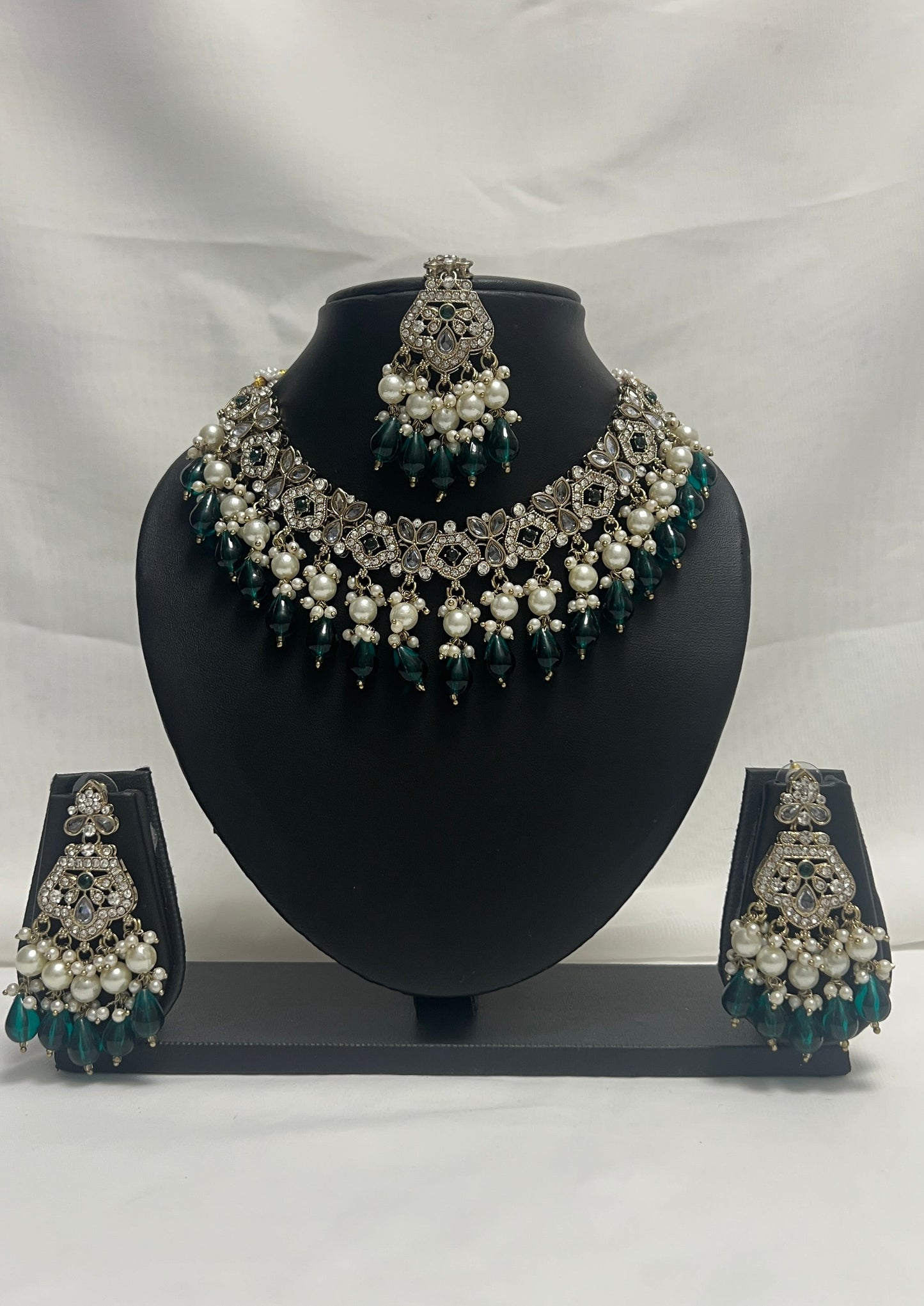 Green Party Necklace 161