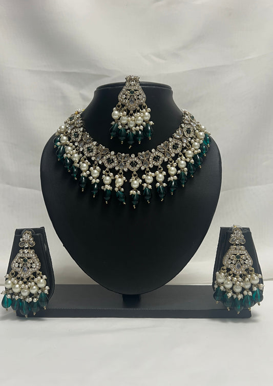 Green Party Necklace 161