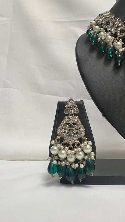 Green Party Necklace 161