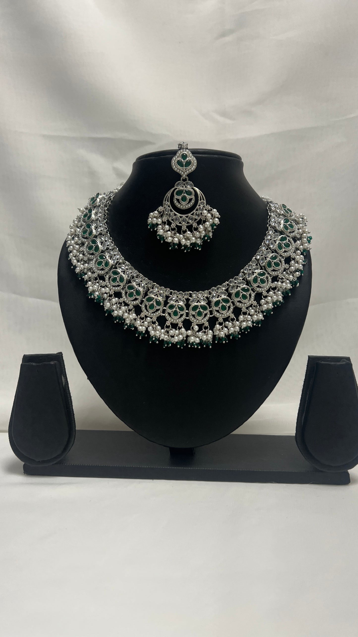 Green Party Necklace 198