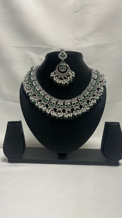 Green Party Necklace 198