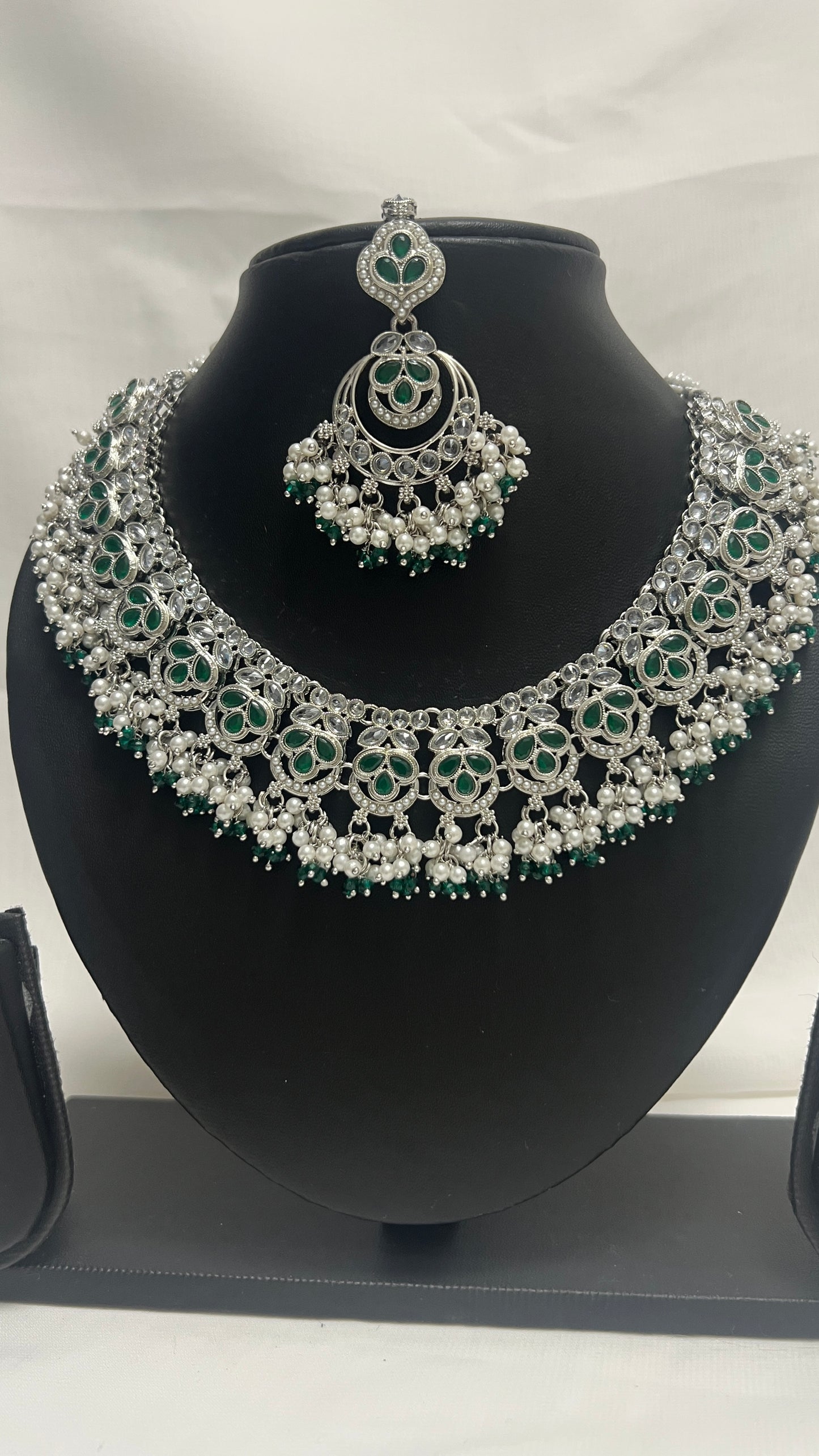 Green Party Necklace 198