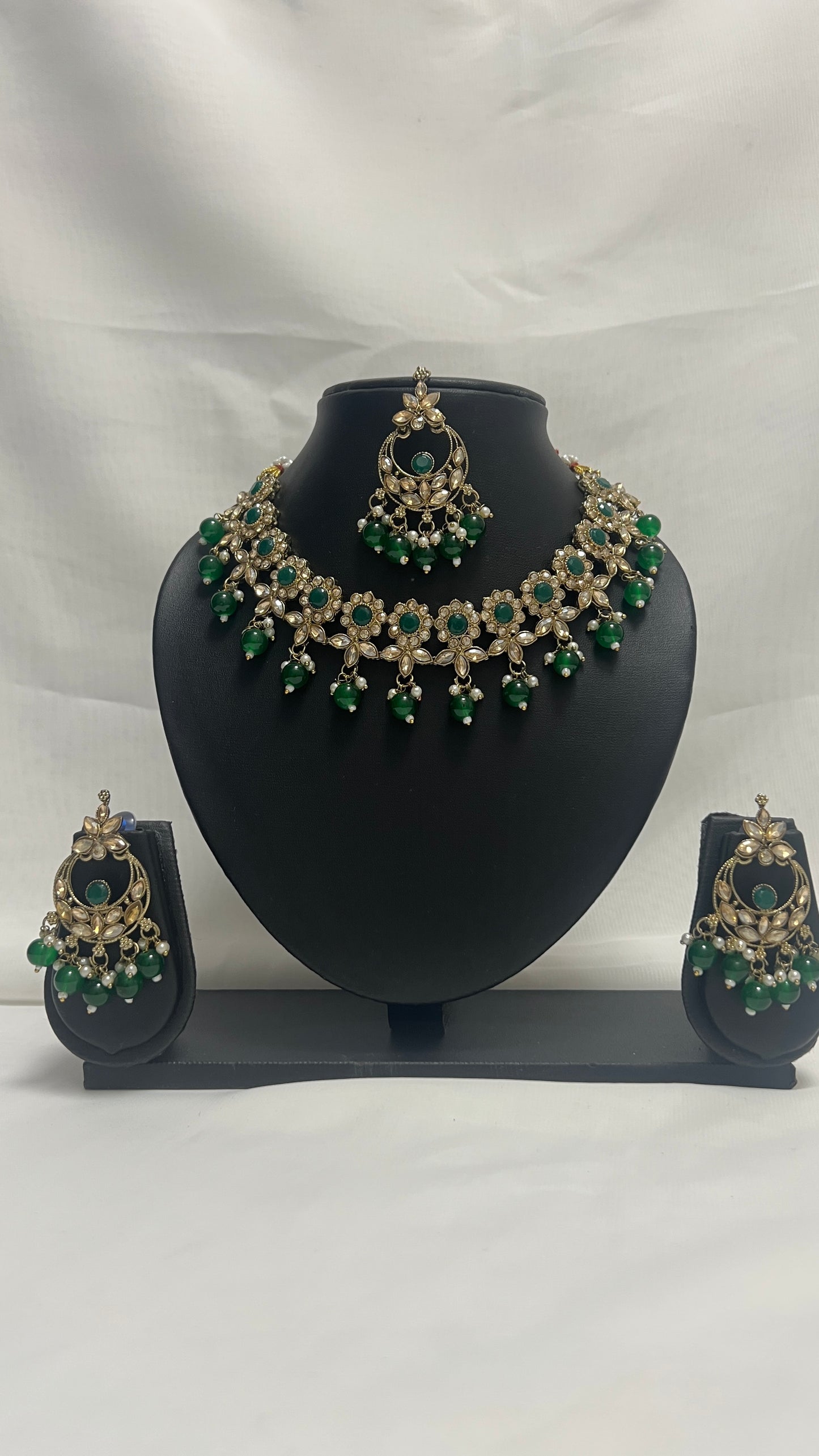 Green Party Necklace 40