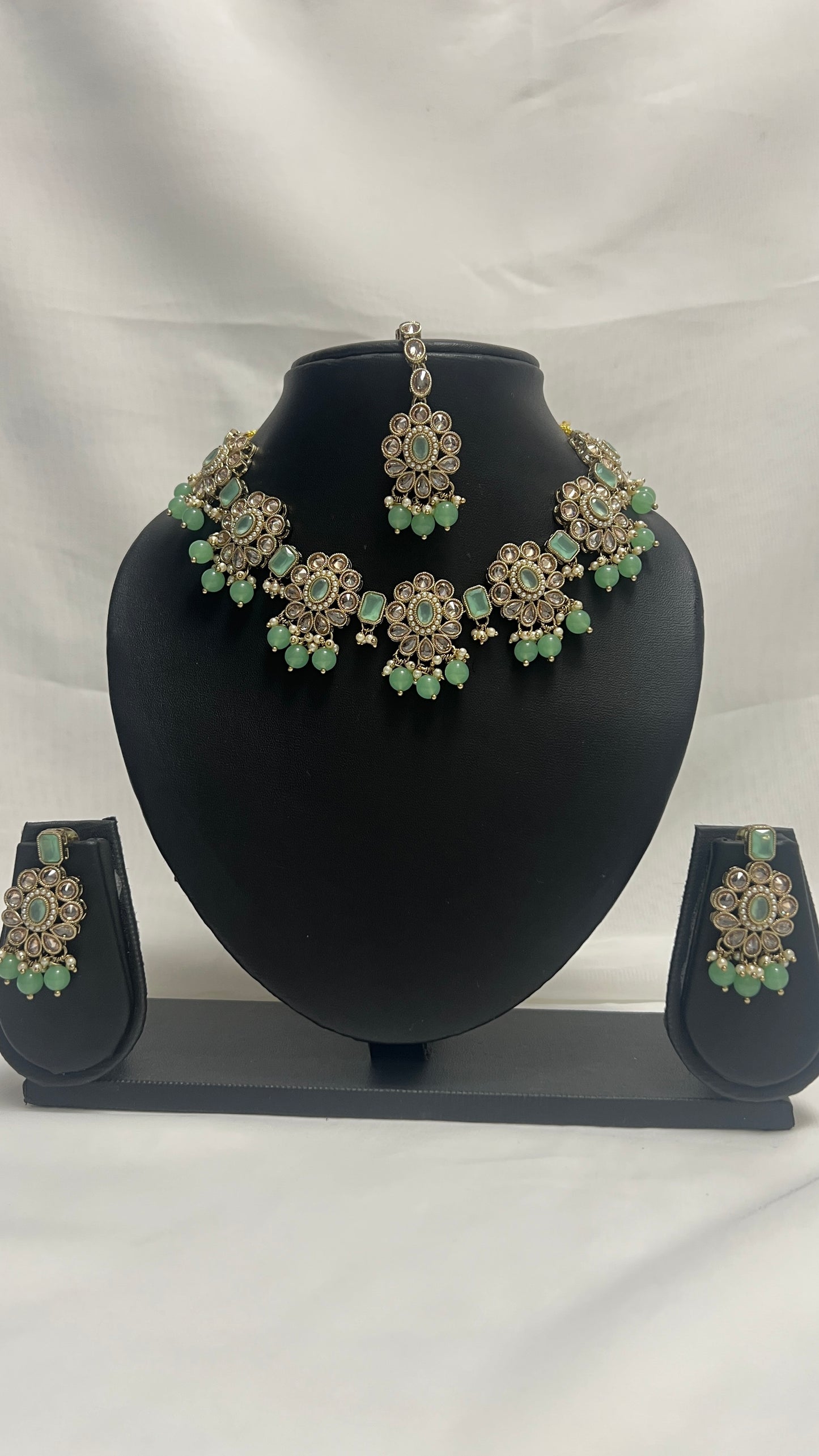 Green Party Necklace 151