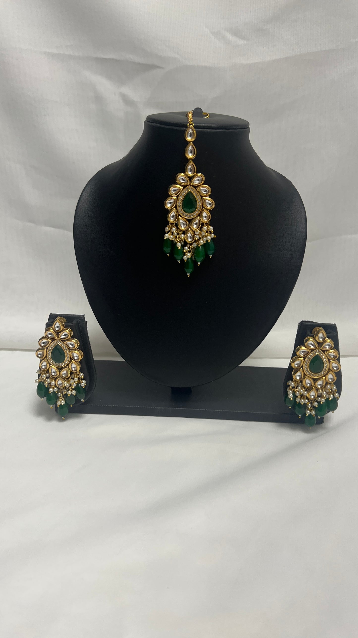 Green Earrings with Tikka 170