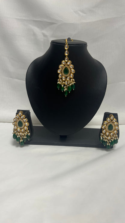 Green Earrings with Tikka 170