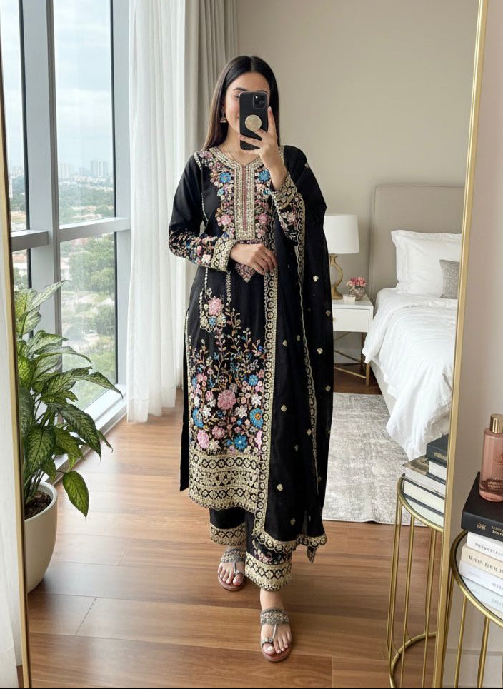 Mumtaz Sharara Black