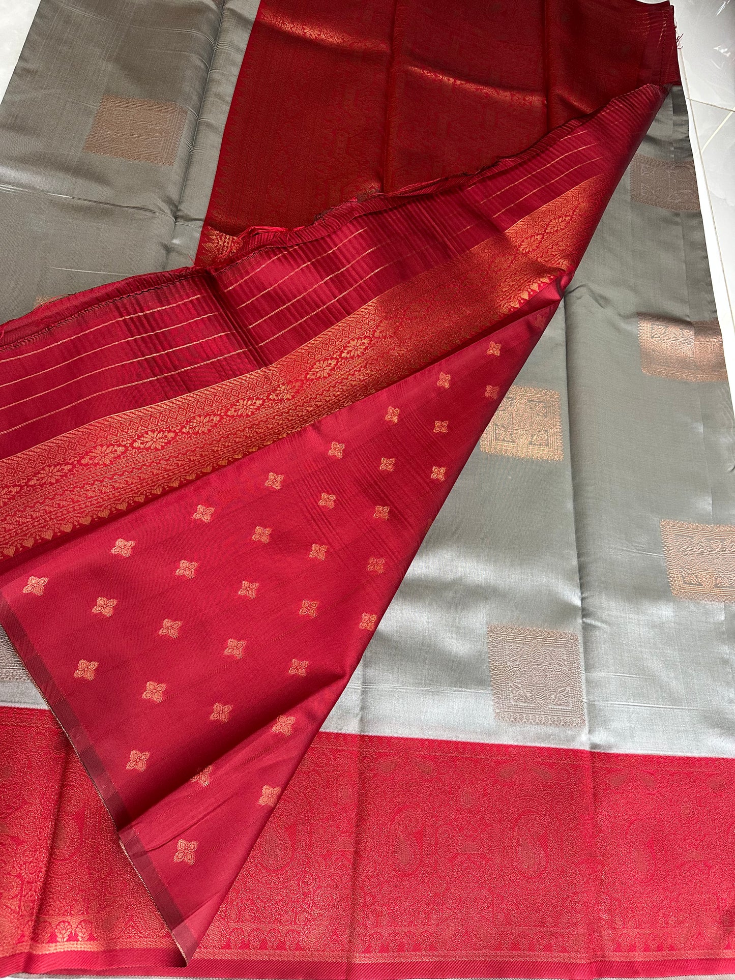 Valkalam Silk Saree Grey/Red